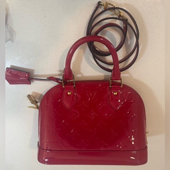 Louis Vuitton "Alma" Monogram pat-tent Leather Medium Size Bag in Red. Looks new - Picture 2 of 16